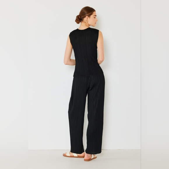 Marina West Swim Pleated Elastic-Waist Straight Pants - Picture 3 of 3